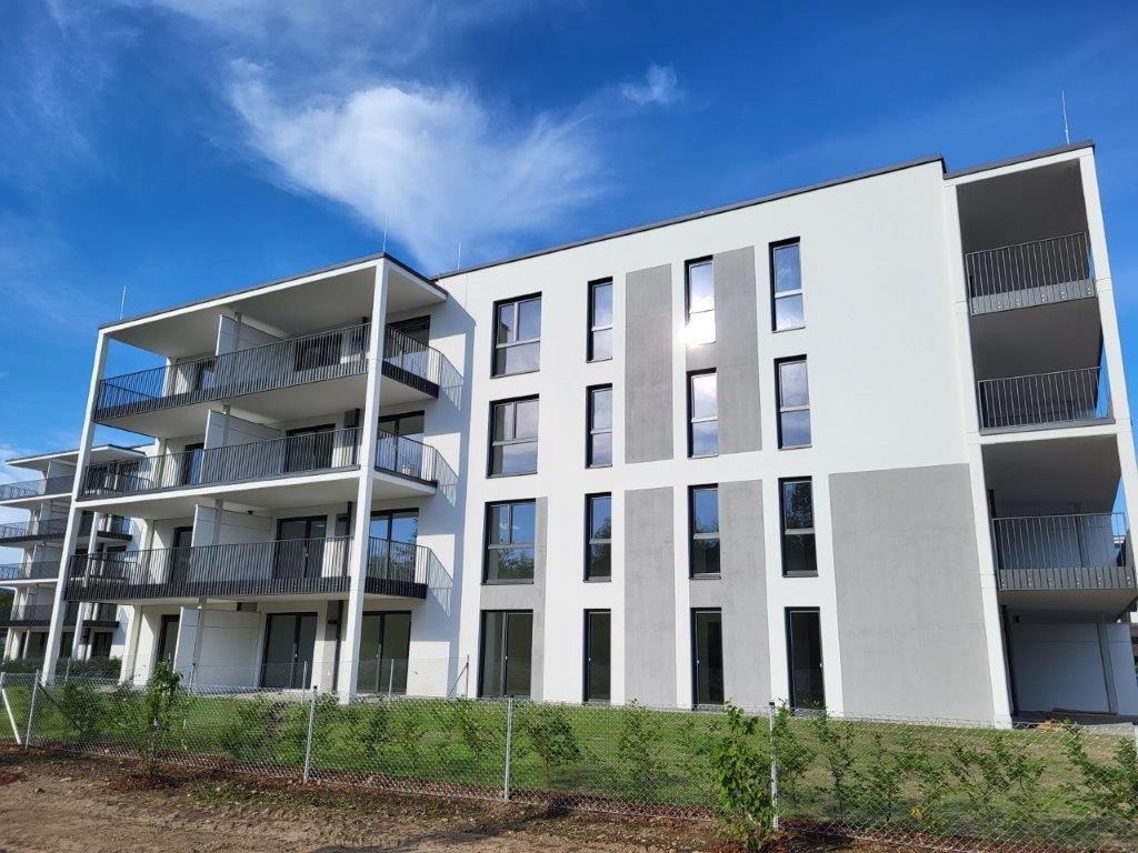 BVH - Wohnanlage Unsereins Klagenfurt - 1500 m2 6 mm Dekore 0771 Alabaster und Dekore 0777 Aluminium Grey