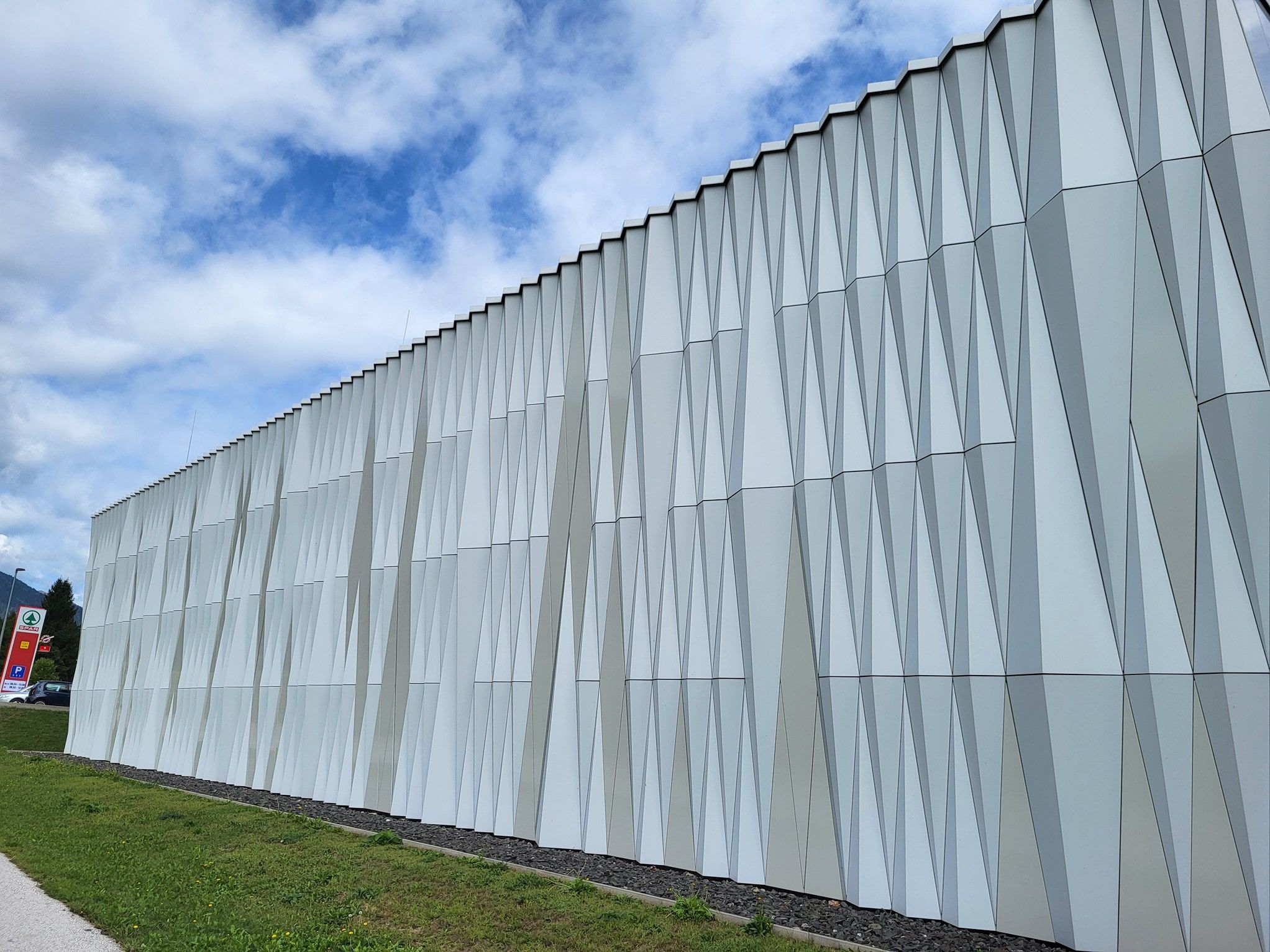 BVH- Spar -Treffen – Produkte Alu 4 mm -Dekor 600 m2 Holo white silver 90G -glänzend und 620 m2 Dekor Glistening Snow struktur