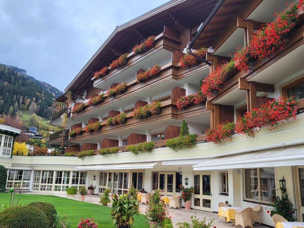 BVH-Hotel Salzburgerhof Zell am See - HPL-Max compact Dekore 0803 Tyrol Pine